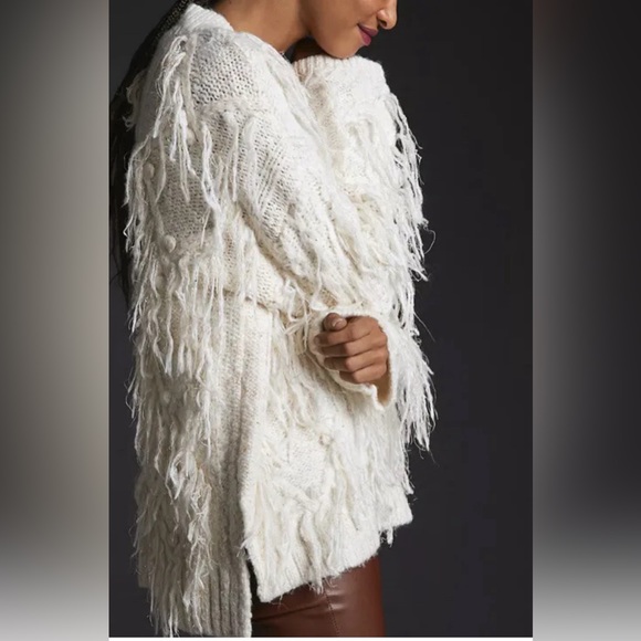 Anthropologie Sweaters - Anthropologie Pullover Fringed Sweater. Cream size small. Excellent condition!